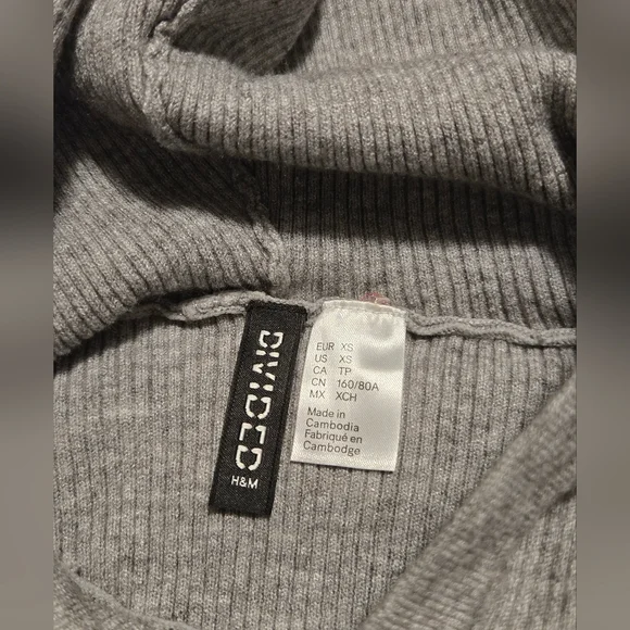 H&M Divided Gray Cropped Rib Knit Hoodie With Jacquard-Knit Ties - Picture 8 of 9